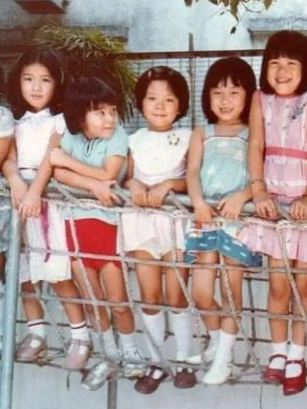 佘诗曼晒出幼稚园及小学旧照片。(IG图片)